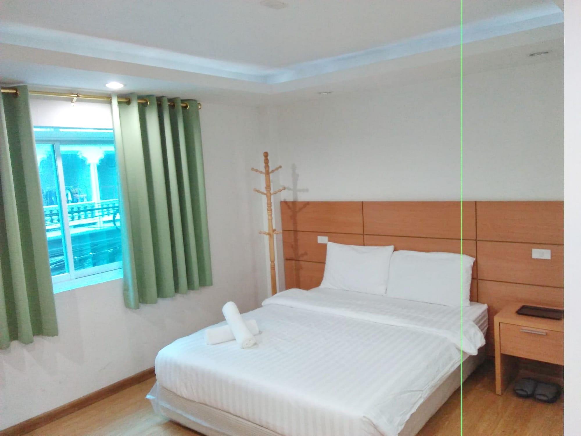 Resort M - Mrt Huai Khwang Bangkok Buitenkant foto