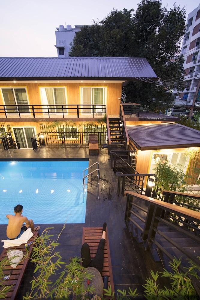 Resort M - Mrt Huai Khwang Bangkok Buitenkant foto
