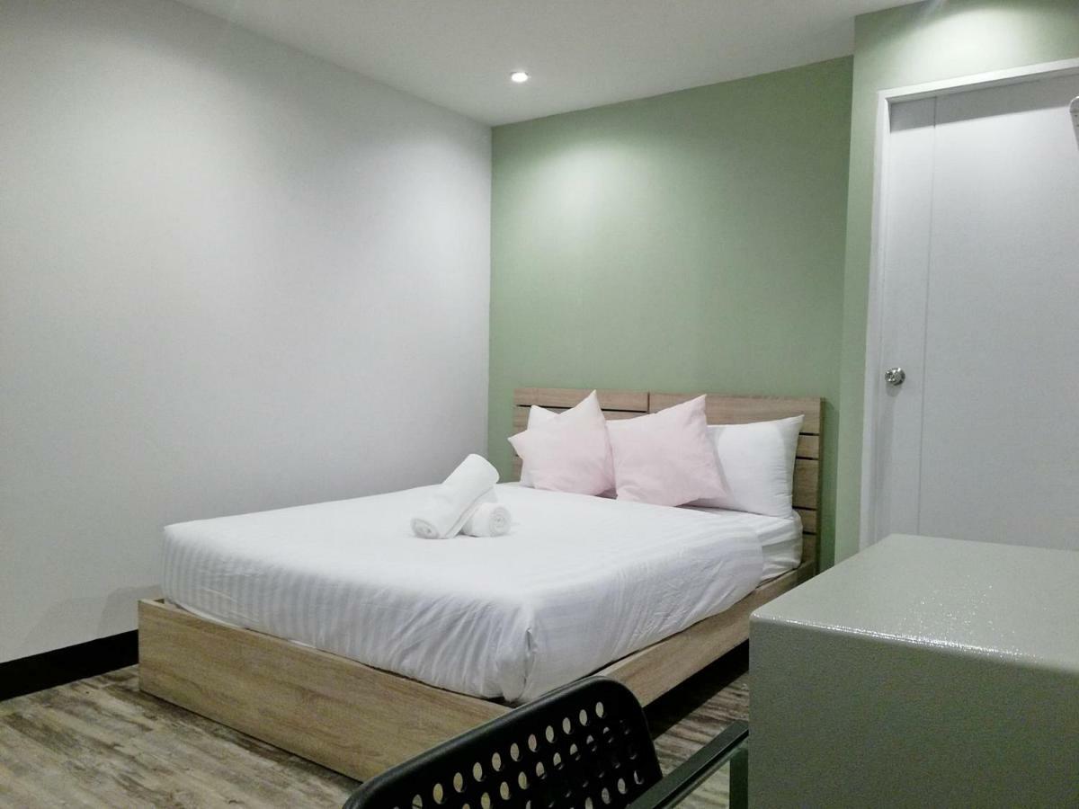 Resort M - Mrt Huai Khwang Bangkok Buitenkant foto
