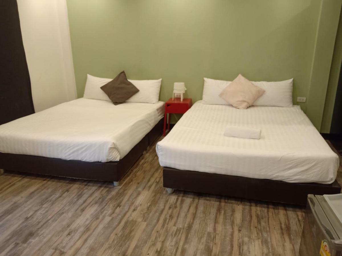Resort M - Mrt Huai Khwang Bangkok Buitenkant foto