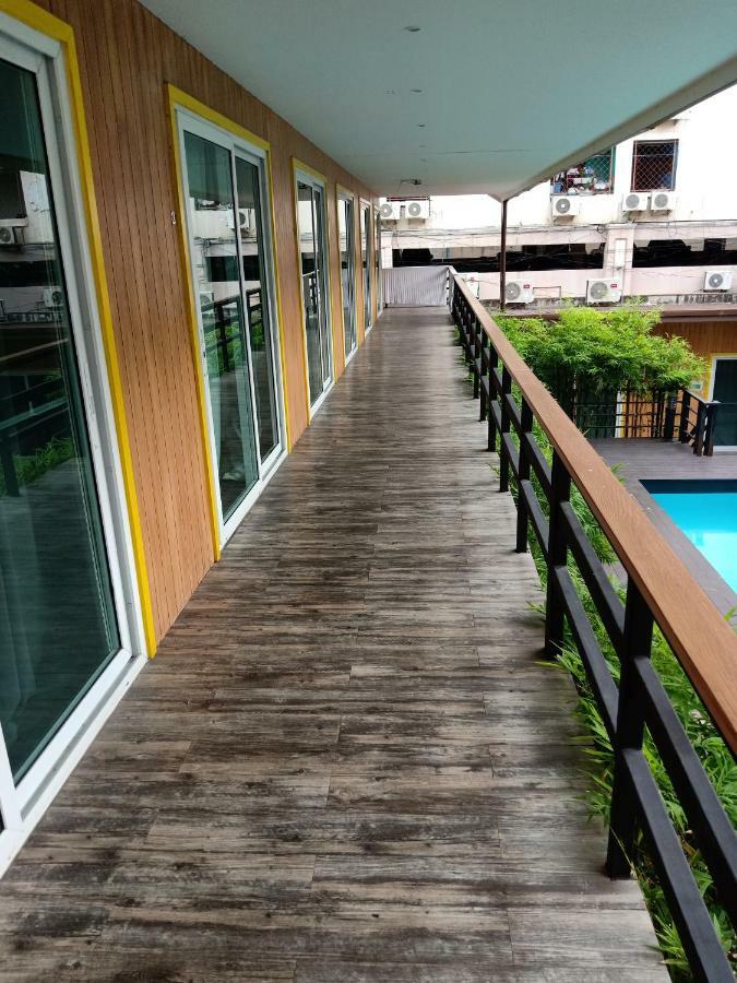 Resort M - Mrt Huai Khwang Bangkok Buitenkant foto